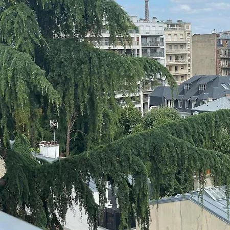 16 * Paris